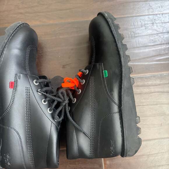 Kickers - Picture 13 of 16